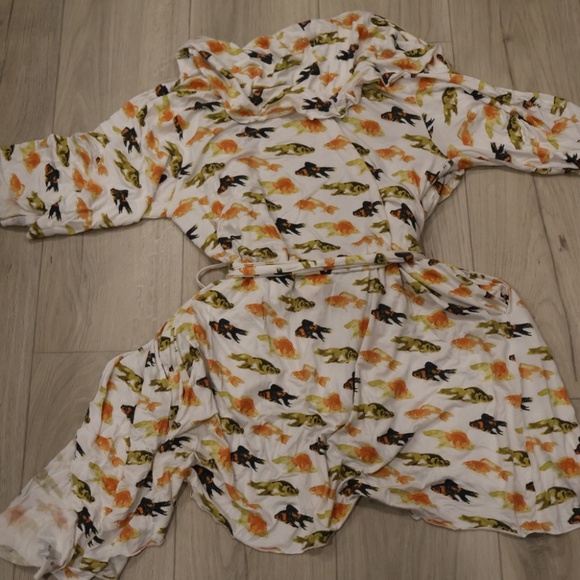 Kate Quinn Fish Robe - Picture 5 of 7